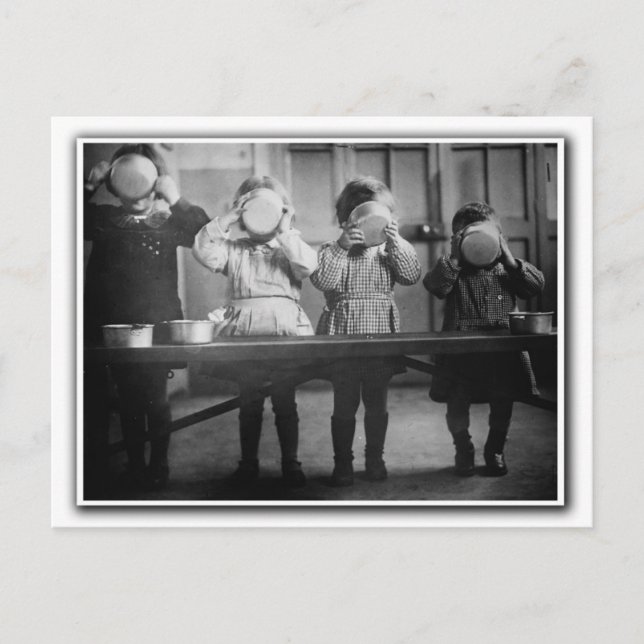 Children eating.  France c1941 Postcard (Front)