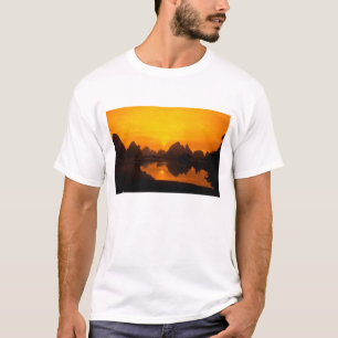 China. Colourful China. Beautiful Li river. T-Shirt
