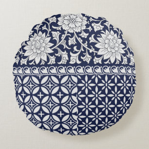Chinese Elegance: Seamless Ornament Round Pillow