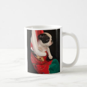 Chiot de boson dans la tasse de bas de Noël