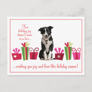 Chiot de vacances avec la carte postale de cadeaux