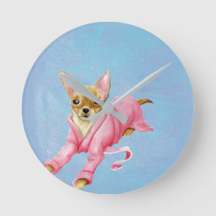 Chiwawa dans une horloge murale de chien de