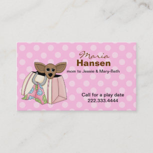 Chiwawa mignon dans une carte de maman de bourse