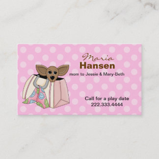 Chiwawa mignon dans une carte de maman de bourse