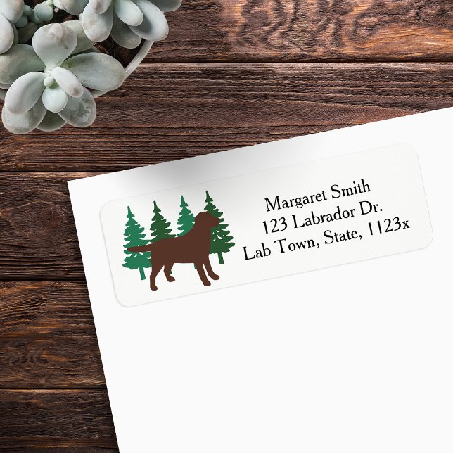 Chocolat Labrador À feuillage persistant Adresse d (Chocolate Labrador Outline Evergreen Trees Return Address Labels for Labrador Owners.  Silhouette.)