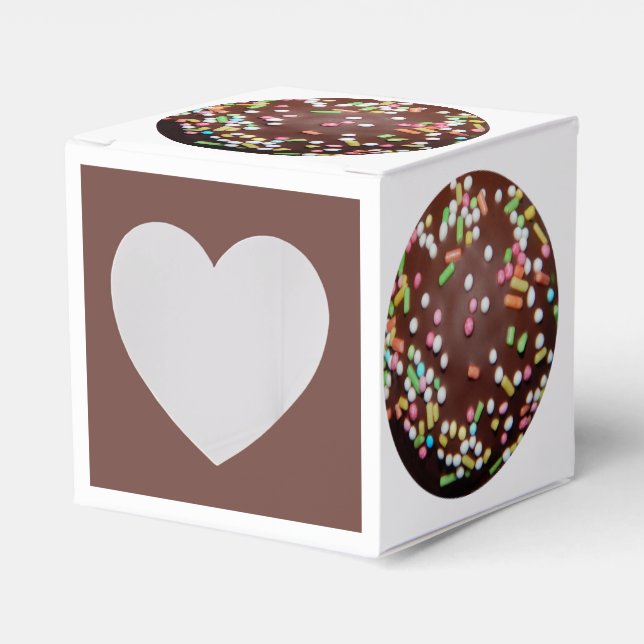 Chocolate cake with sprinkles favor box (Front Side)