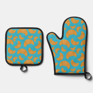 chocolate croissants oven mitt & pot holder set