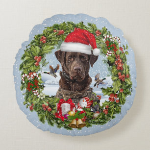 Chocolate Labrador Retriever,  Christmas wreath  Round Pillow