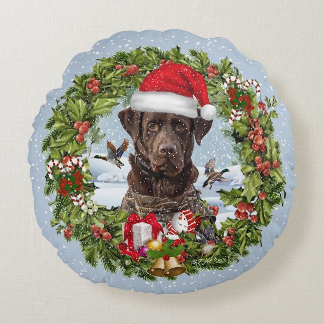 Chocolate Labrador Retriever,  Christmas wreath  Round Pillow (Front)