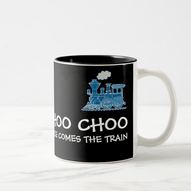 Choo Choo ici vient la marine de train et la tasse (Droit)