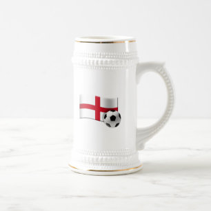 Chope À Bière Drapeau et boule du football de l'Angleterre