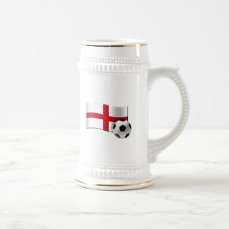 Chope À Bière Drapeau et boule du football de l'Angleterre