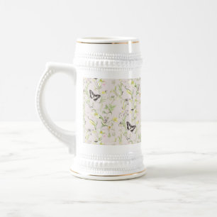 Chope À Bière fleurs délicates avec un papillon dans le style ch