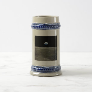 Chope À Bière La Terre depuis la Lune dans l'espace noir : Earth