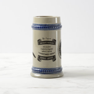 Chope À Bière Le mécanicien d'aviation donnent l'avis d'expert
