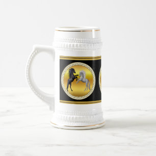 Chope À Bière Noir et un cheval blanc qui combattent