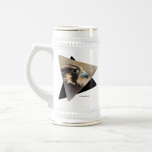 Chope À Bière Profil d'un faucon pèlerin