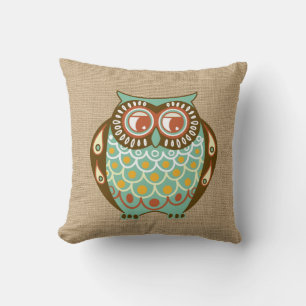 Chouette d'automne sur le faux Coussin Burlap