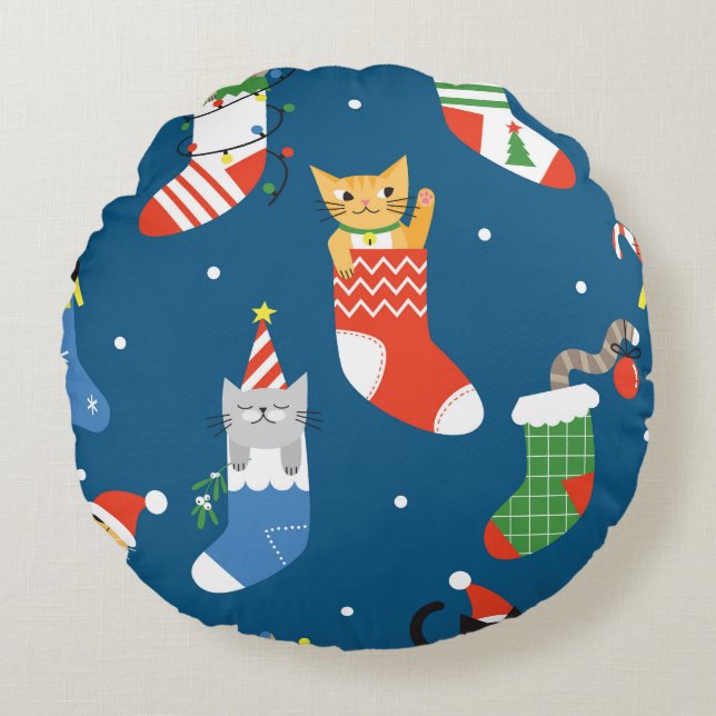 Christmas Cartoon Cats Cute Pattern Round Pillow (Front)