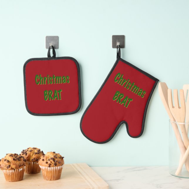 Christmas Forest Green Gold Brat On Crimson Red Oven Mitt & Pot Holder Set (Insitu(Hanging))