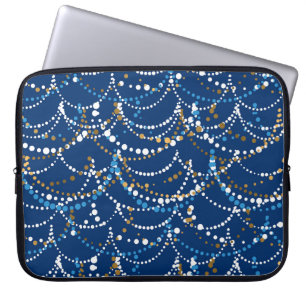 Christmas garland: festive seamless pattern laptop sleeve