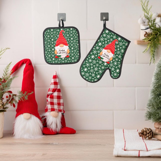 Christmas Gnome   Oven Mitt & Pot Holder Set (Creator Uploaded)