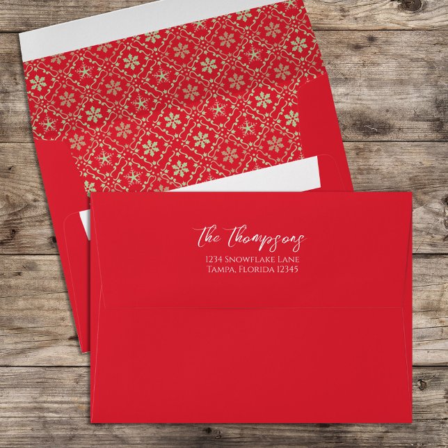 Christmas Holiday Simple Red Green Snowflake  Envelope (Elegant green and red snowflake pattern envelope. )