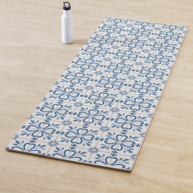 Christmas holly leaves and flowers petals tiles yoga mat (In Situ)