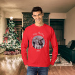 Christmas red white family photo names guys T-Shirt<br><div class="desc">Red shirt. Personalize and add your own family photo. Circle shaped frame. Add your family name and year.</div>