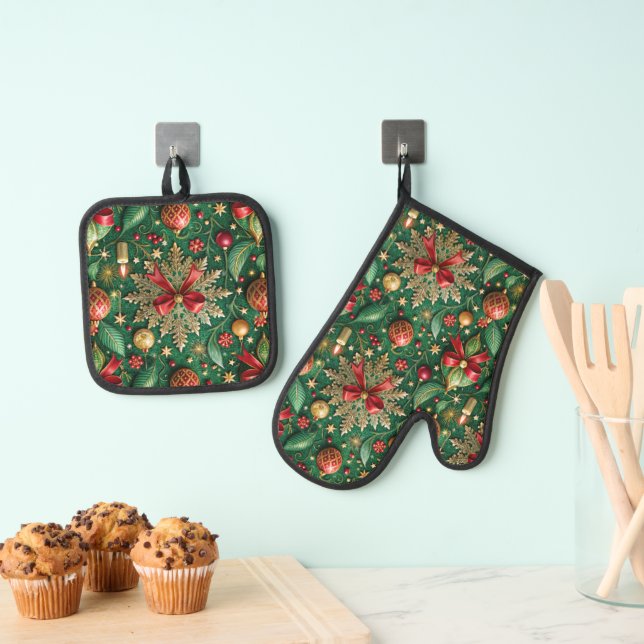 Christmas Theme Pattern Gold Snowflake Oven Mitt & Pot Holder Set (Insitu(Hanging))