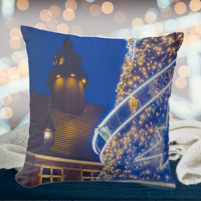 Christmas tree throw pillow (Creator Uploaded)