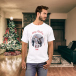 Christmas white red family photo names T-Shirt<br><div class="desc">White shirt.  Personalize and add your own family photo. Circle shaped frame. Add your family name and year. Red text.</div>