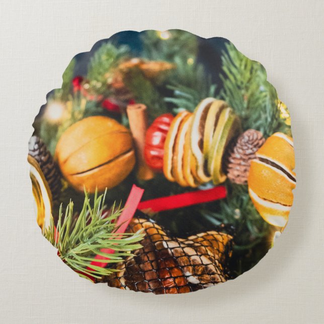Christmas wreath round pillow (Front)