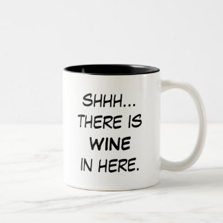 Chut... il y a du vin ici Mug