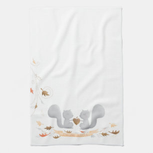 Chute en serviette de cuisine d'écureuil d'amour