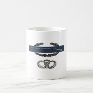 CIB et tasse d'ailes de saut