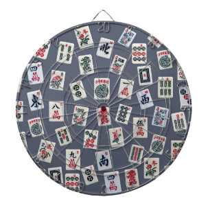 Cible De Fléchettes conception de tuiles MahJongg sur fond bleu foncé