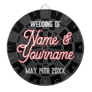 Cible De Fléchettes Vos noms de mariage et date sur fond gris charbon