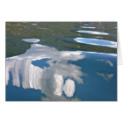 Ciel bleu avec la carte vierge de réflexions de