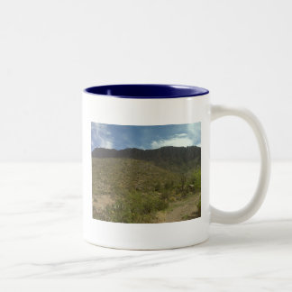Ciel bleu avec la tasse de saut d'Apache