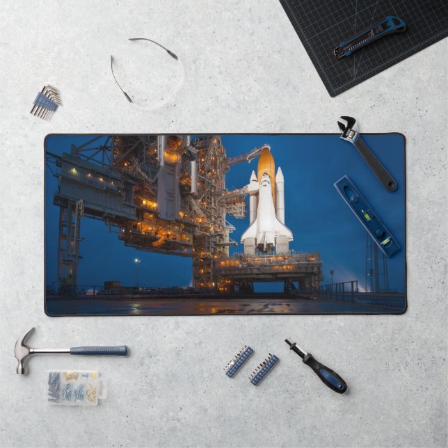 Ciel bleu pour le lancement de la navette spatiale (Poste de travail)
