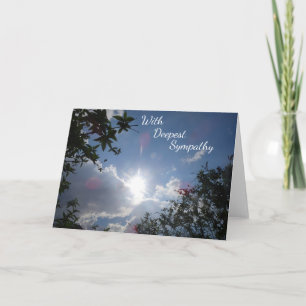 Ciel bleu serein avec carte de voeux Sun Sympathy