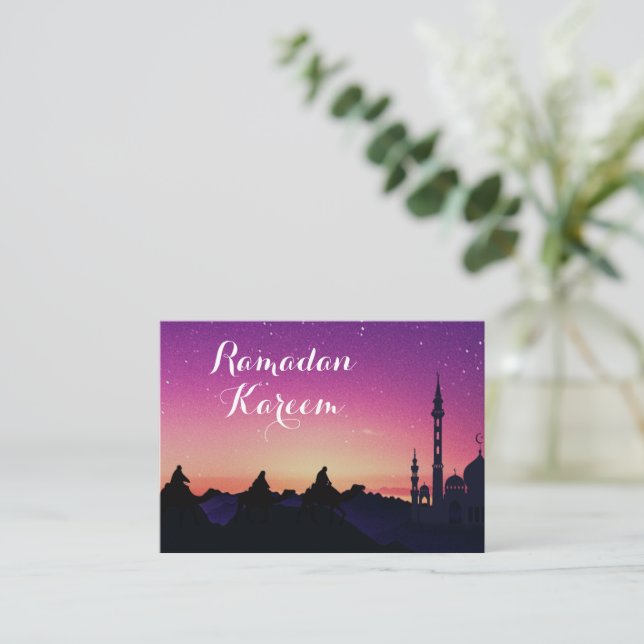 Ciel Violet Sur La Carte De L'Aïd Moubarak De Nuit (Debout devant)