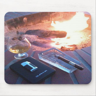 Cigare et une boisson par le feu - tapis de souris