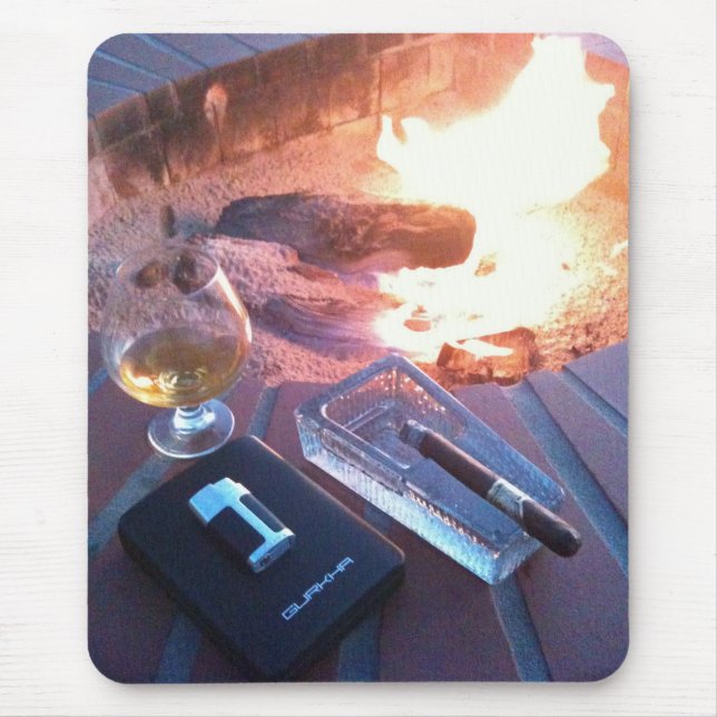 Cigare et une boisson par le feu - tapis de souris (Devant)
