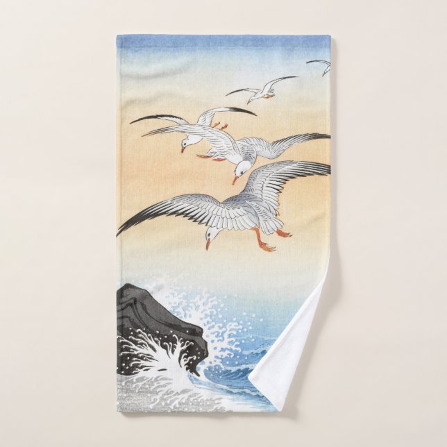 Cinq mouettes au-dessus d'une mer turbulente - Oha (Serviette à main)