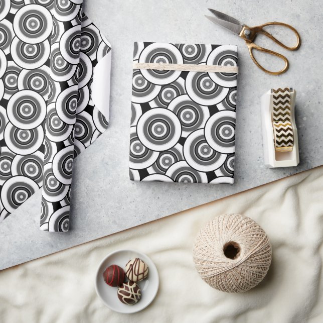 Circles and rings geometric black and white patter wrapping paper (Crafts)