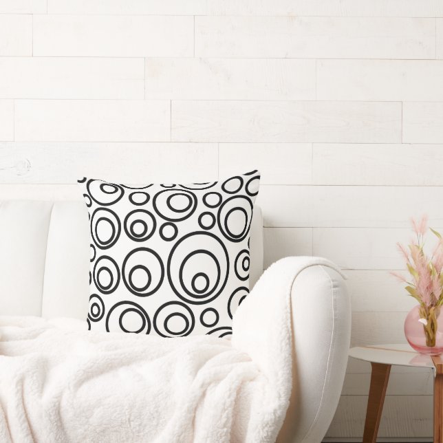 Circles Design Throw Pillow (Couch)