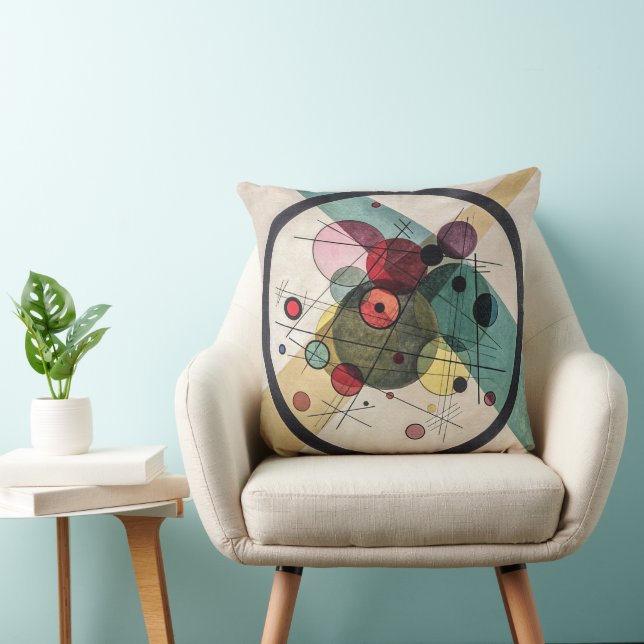 Circles in a Circle - Kandinsky Throw Pillow (Chair)
