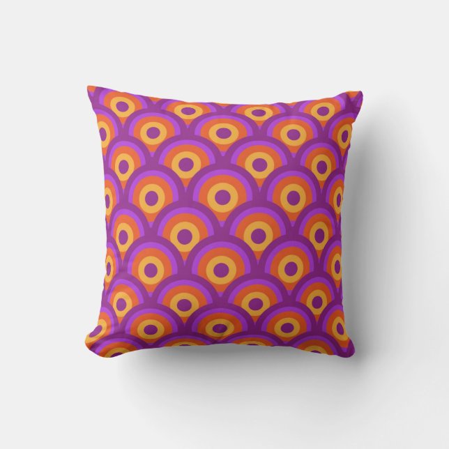 Circles pattern throw pillow (Front)